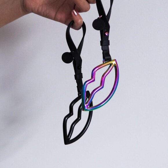 Kendall + Kylie Metal Lip Bag Charm Keychain - Holographic Colour only - Picture 1 of 3